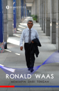 RONALD WAAS = Memimpin dari Tengah